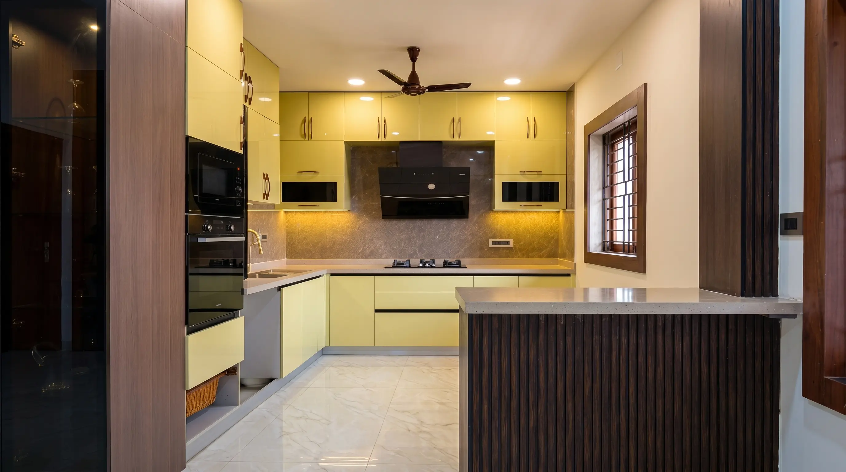 U-shape modular kitchen by Kitzine