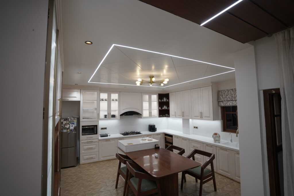 Modern kitchen studio work by Kitzine